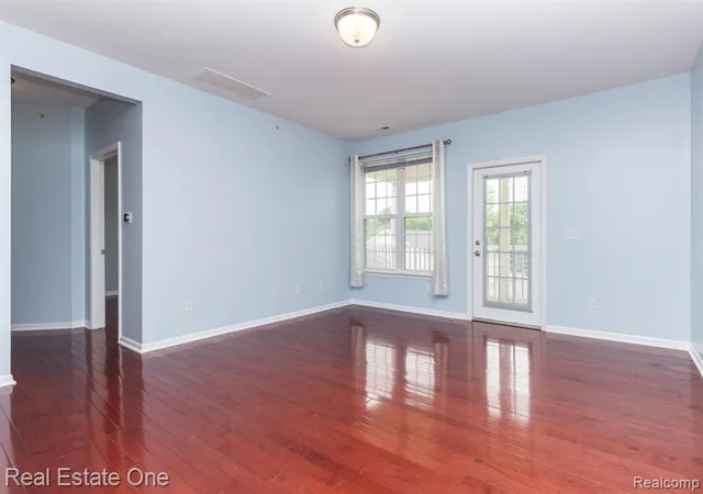 Homes for sale in Ann Arbor, MI | 934 W Summerfield Glen Cir, Ann Arbor, MI 48103 | MLS# 61006460