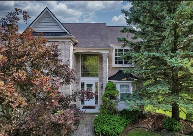 Photo 1 of Sale Pending at 29301 Morningview St #86, Farmington Hills, MI 48334 | MLS# 70537264 | Listing updated on 2026-08-20