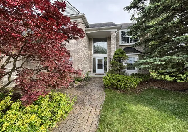Photo 3 of Sale Pending at 29301 Morningview St #86, Farmington Hills, MI 48334 | MLS# 70537264 | Listing updated on 2026-08-20