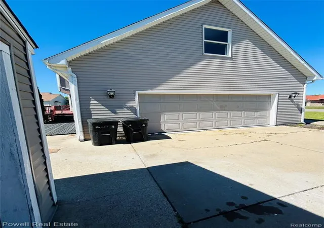 2nd image of 2335 Pebble Creek Dr, Flushing, MI 48433 | MLS# 60998232