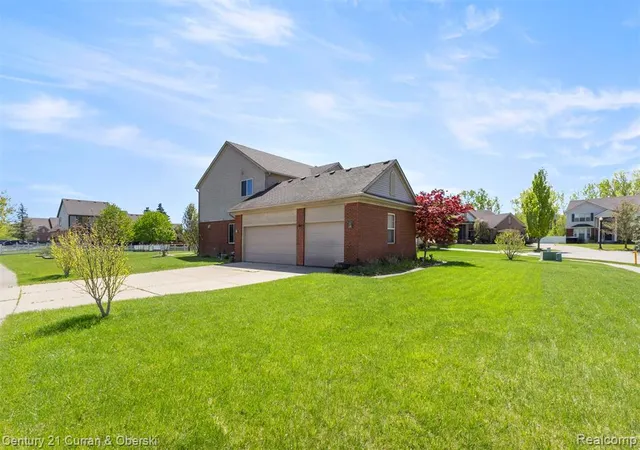 Homes for sale in Flat Rock, MI | 30537 Linden Ct, Flat Rock, MI 48134 | MLS# 61005870