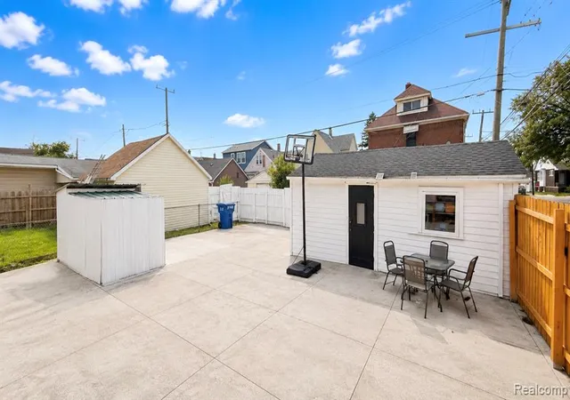 Homes for sale in Hamtramck, MI | 2433 Zinow St, Hamtramck, MI 48212 | MLS# 61007147