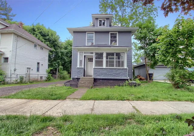Homes for sale in Jackson, MI | 609 W Biddle St, Jackson, MI 49203 | MLS# 70516024