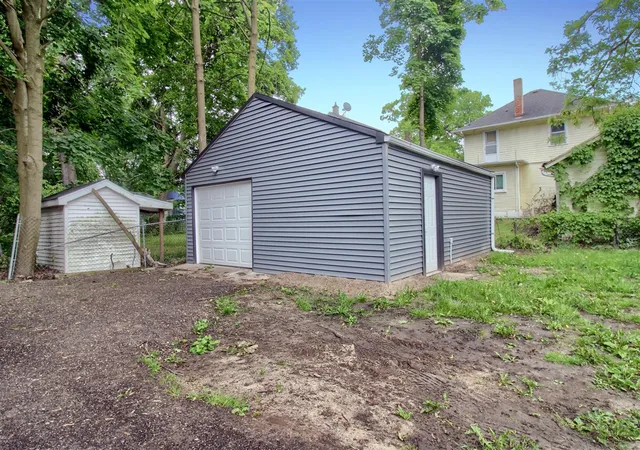 Homes for sale in Jackson, MI | 609 W Biddle St, Jackson, MI 49203 | MLS# 70516024