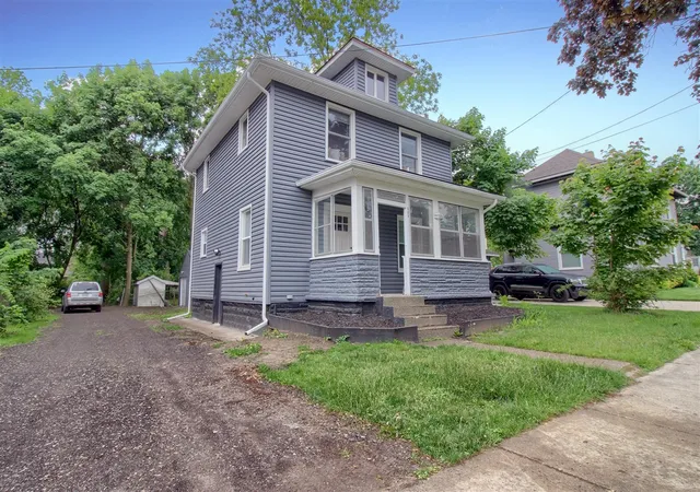Homes for sale in Jackson, MI | 609 W Biddle St, Jackson, MI 49203 | MLS# 70516024