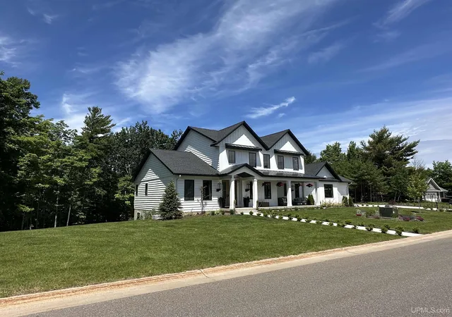Homes for sale in Marquette, MI | 2002 Maple Ridge Dr, Marquette, MI 49855 | MLS# 50204271