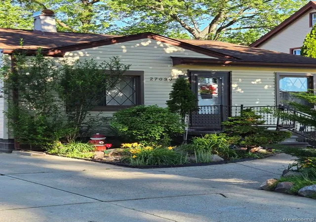 Homes for sale in Madison Heights, MI | 27039 Alden St, Madison Heights, MI 48071 | MLS# 61002164