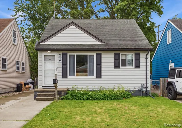 Homes for sale in Harper Woods, MI | 20644 Hollywood St, Harper Woods, MI 48225 | MLS# 61004584