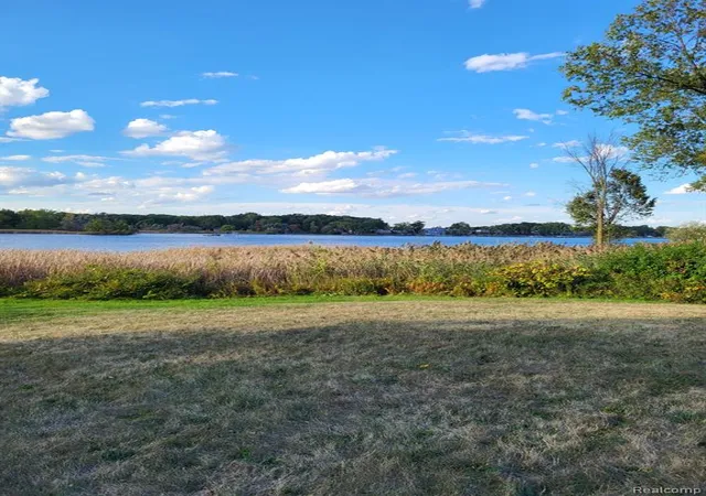 5th image of 0 Vac Newport Way Dr, Waterford, MI 48329 | MLS# 60942870