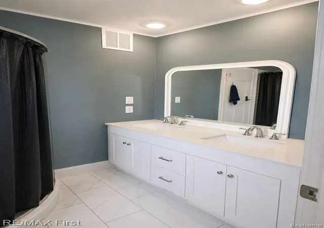 Photo 3 of Sale Pending at 14684 Mapleridge St, Detroit, MI 48205 3021 | MLS# 61010335 | Listing updated on 2026-08-28