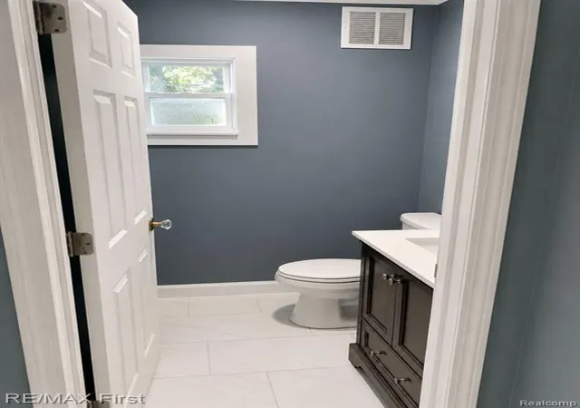 Photo 4 of Sale Pending at 14684 Mapleridge St, Detroit, MI 48205 3021 | MLS# 61010335 | Listing updated on 2026-08-28