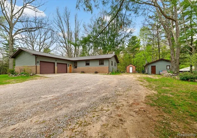 Homes for sale in North Branch, MI | 4049 Slattery Rd, North Branch, MI 48461 | MLS# 60995143