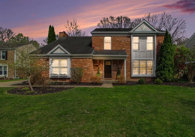 1st image of 15698 Oakhill Ct, Livonia, MI 48154 | MLS# 70528032