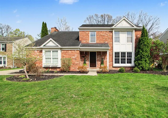 2nd image of 15698 Oakhill Ct, Livonia, MI 48154 | MLS# 70528032