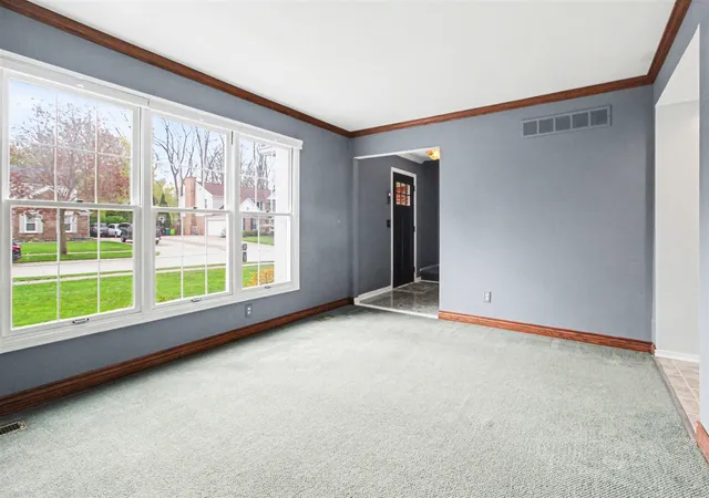 4th image of 15698 Oakhill Ct, Livonia, MI 48154 | MLS# 70528032