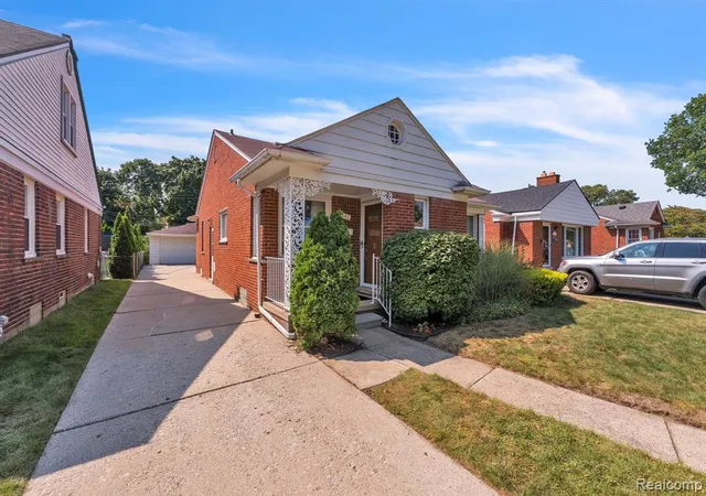 Photo 2 of Sale Pending at 141 Robindale Ave, Dearborn, MI 48128 1532 | MLS# 61024999 | Listing updated on 2026-09-01