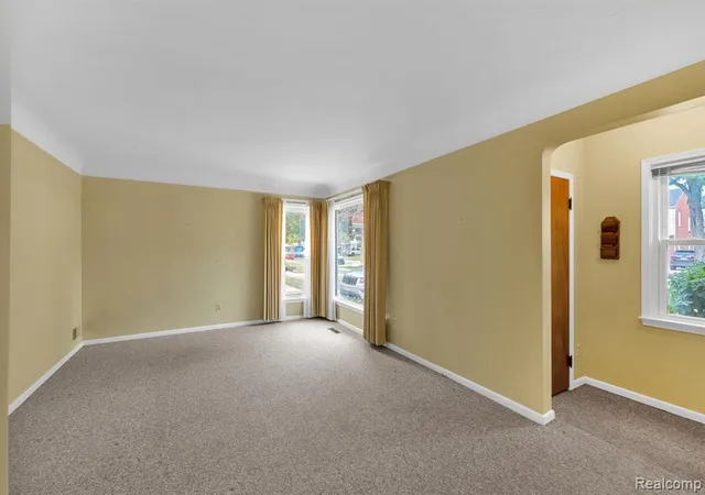 Photo 4 of Sale Pending at 141 Robindale Ave, Dearborn, MI 48128 1532 | MLS# 61024999 | Listing updated on 2026-09-01