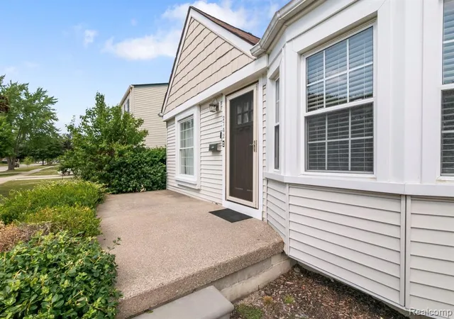 Photo 3 of Sale Pending at 2742 Oakshire Ave, Berkley, MI 48072 | MLS# 61016228 | Listing updated on 2026-08-10