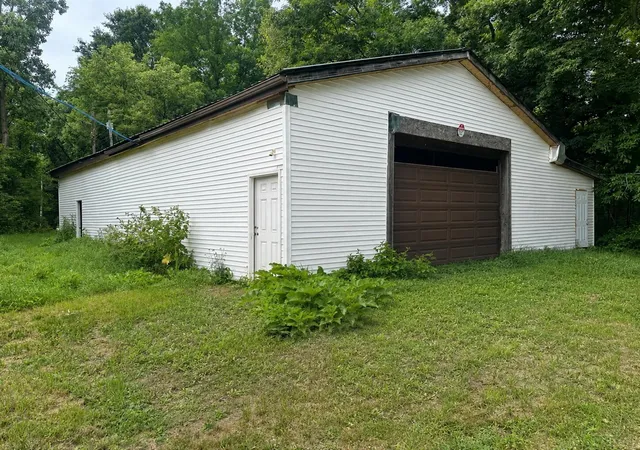 Photo 2 of Single family home for sale at 1700 Shipman Rd, Oxford, MI 48371 | MLS# 70549652 | Listing updated on 2026-08-28