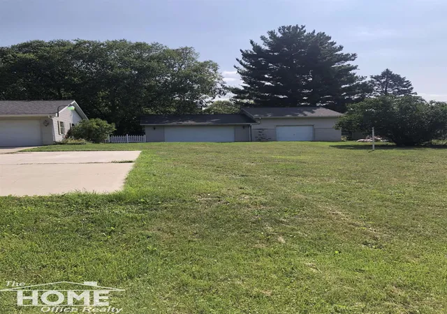2nd image of 2046 Inglewood Ter, Owosso, MI 48867 | MLS# 50219425