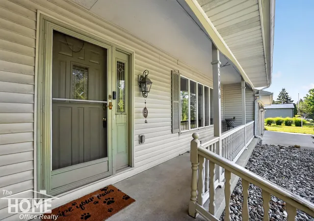 Photo 3 of Single family home for sale at 2046 Inglewood Ter, Owosso, MI 48867 | MLS# 50219425 | Listing updated on 2026-09-14