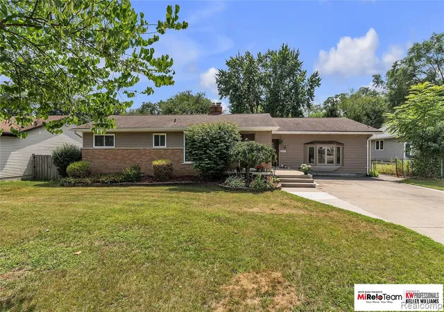 Photo 3 of Single family home for sale at 8300 Pacton Dr, Shelby Township, MI 48317 | MLS# 61020313 | Listing updated on 2026-09-05