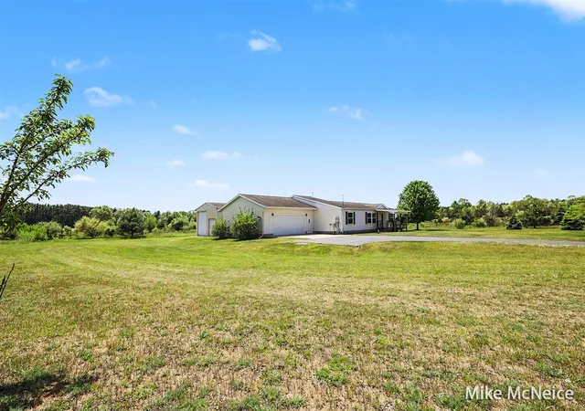 3rd image of 2079 W Mcmillan Rd, Muskegon, MI 49445 | MLS# 70535366