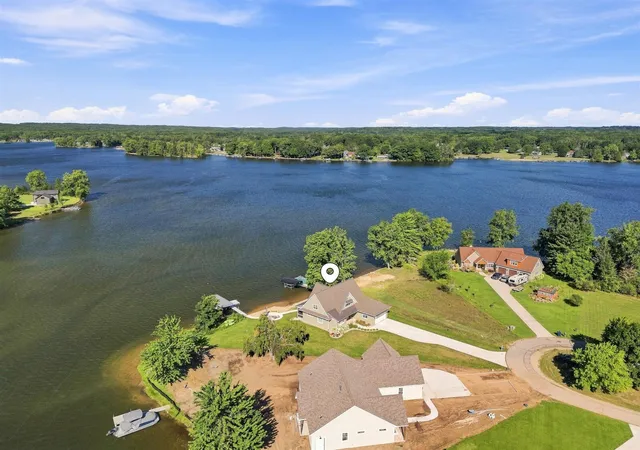 Photo 4 of Single family home for sale at 1019 Peninsula Dr, Lake Isabella, MI 48893 | MLS# 70554528 | Listing updated on 2026-08-27