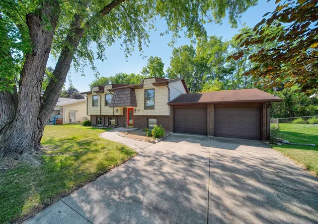Photo 1 of Single family home for sale at 326 E Franklin St, Clinton, MI 49236 | MLS# 70551989 | Listing updated on 2026-09-04