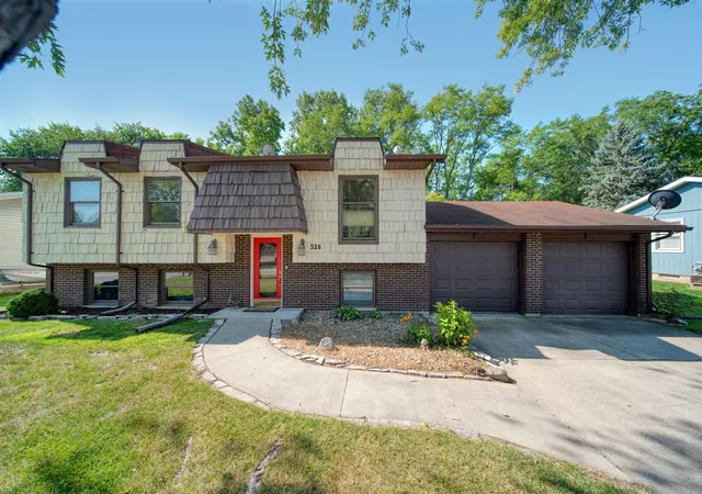 Photo 3 of Single family home for sale at 326 E Franklin St, Clinton, MI 49236 | MLS# 70551989 | Listing updated on 2026-09-04