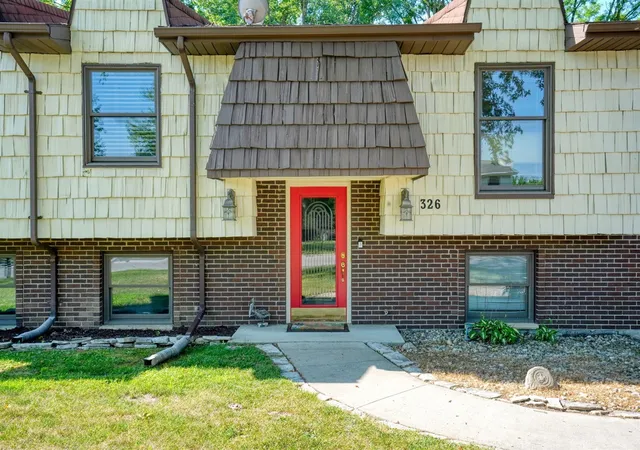 Photo 4 of Single family home for sale at 326 E Franklin St, Clinton, MI 49236 | MLS# 70551989 | Listing updated on 2026-09-04