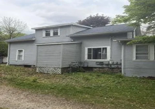3rd image of 108 Hutchinson St, Kalamazoo, MI 49001 | MLS# 70533440