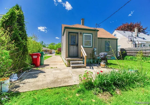 Homes for sale in Eastpointe, MI | 24646 Grove Ave, Eastpointe, MI 48021 | MLS# 61006876