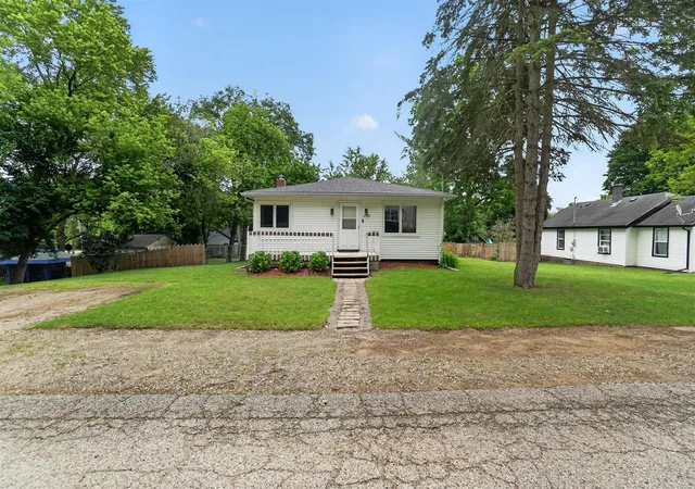 Homes for sale in Comstock Park, MI | 4036 Childs Ave, Comstock Park, MI 49321 | MLS# 70541477