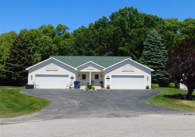 Homes for sale in Manistee, MI | 1774 Pine Ridge Dr, Manistee, MI 49660 | MLS# 70535871