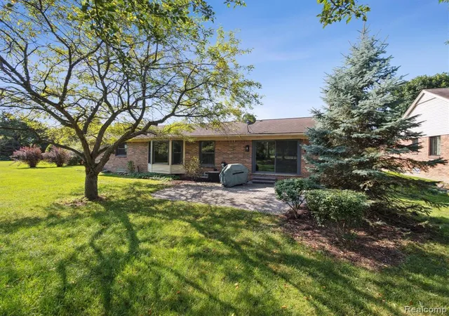2nd image of 17018 White Haven Dr, Northville, MI 48168 | MLS# 60382288