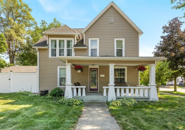 Photo 1 of Sale Pending at 702 Graceland St, Grand Rapids, MI 49505 | MLS# 70554959 | Listing updated on 2026-09-03