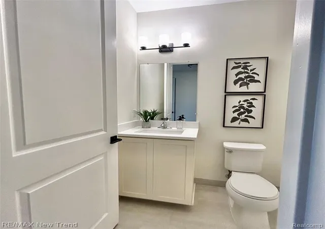 Photo 2 of Sale Pending at 7825 Trailside Ct, West Bloomfield, MI 48323 | MLS# 61004624 | Listing updated on 2026-08-21