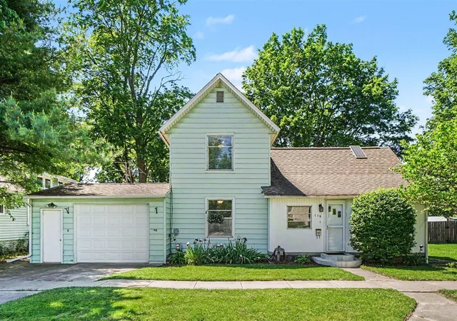 Homes for sale in Vicksburg, MI | 139 N Kalamazoo Ave, Vicksburg, MI 49097 | MLS# 70535501