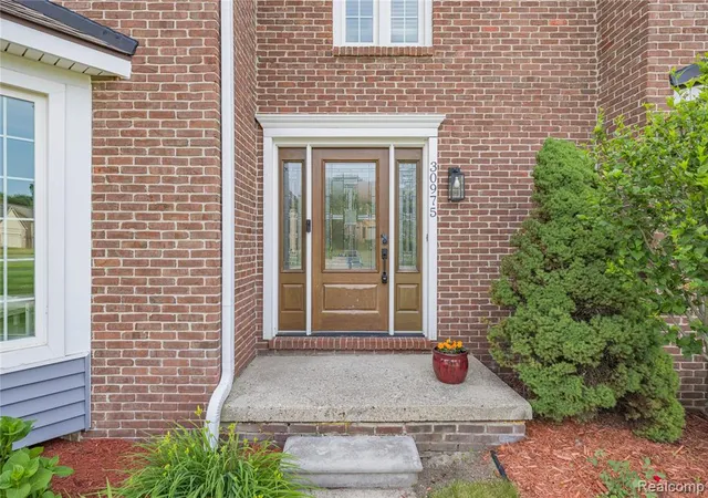 3rd image of 30975 Sunderland Dr, Farmington Hills, MI 48331 | MLS# 61000786