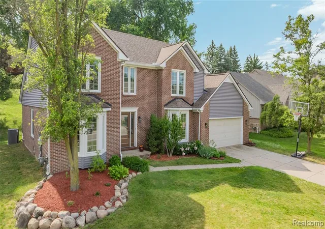 4th image of 30975 Sunderland Dr, Farmington Hills, MI 48331 | MLS# 61000786