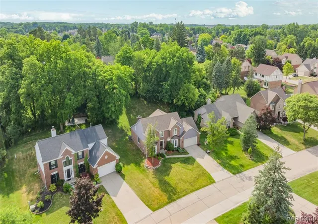 5th image of 30975 Sunderland Dr, Farmington Hills, MI 48331 | MLS# 61000786