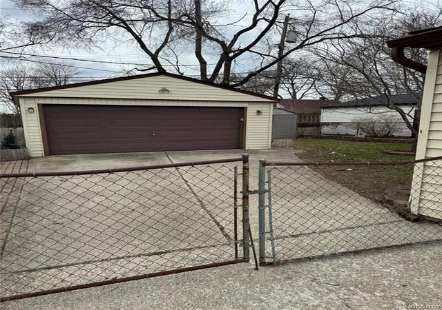 Homes for sale in Madison Heights, MI | 29045 Howard Ave, Madison Heights, MI 48071 | MLS# 60977556