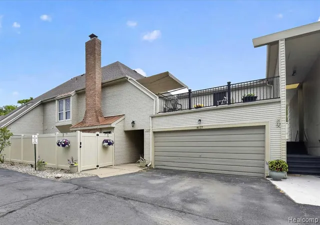 2nd image of 8127 Colony Dr #21, Grosse Ile, MI 48138 | MLS# 61006299