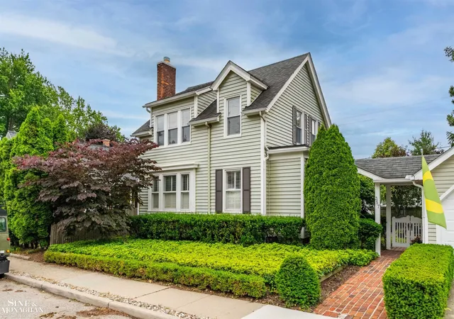 Homes for sale in Grosse Pointe, MI | 357 Roosevelt Pl Pl, Grosse Pointe, MI 48230 | MLS# 50214664