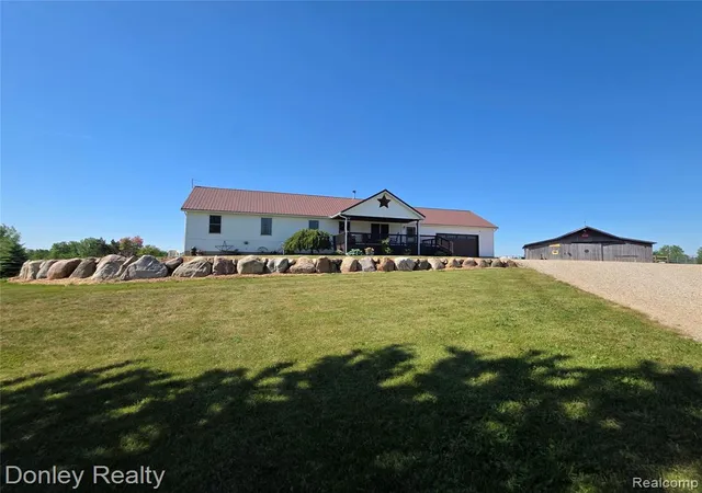 Homes for sale in Marlette, MI | 5121 Cotter Rd, Marlette, MI 48453 | MLS# 60998972