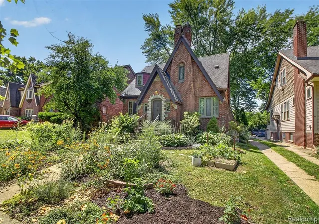 Photo 3 of Single family home for sale at 5793 Grayton St, Detroit, MI 48224 2051 | MLS# 61025357 | Listing updated on 2026-09-10