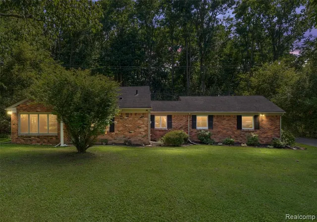 Photo 37 of Single family home for sale at 4915 Walnut Lake Rd, West Bloomfield, MI 48323 2453 | MLS# 61025062 | Listing updated on 2026-09-13