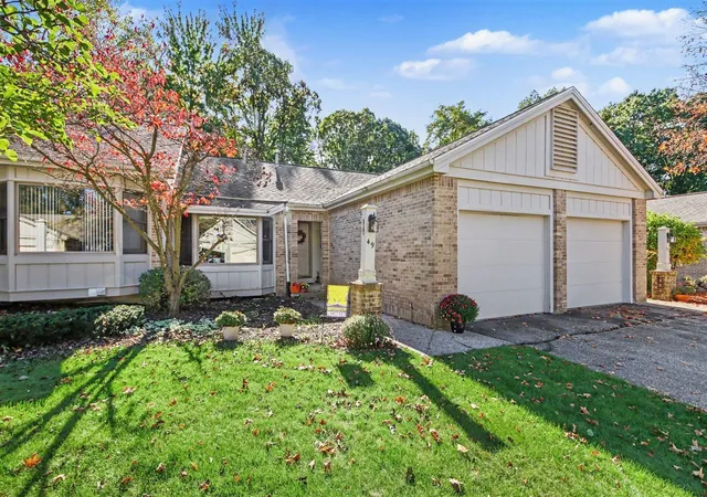 Listing Photo 2 - Condo for sale in building located at 49 Skyline Cir, Grand Rapids, MI 49504