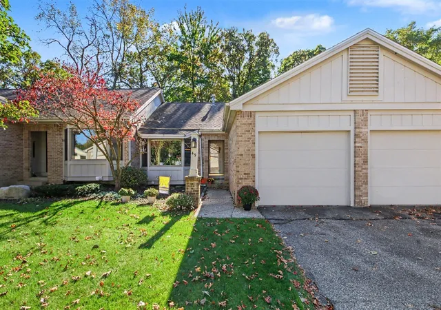 Listing Photo 1 - Condo for sale in building located at 49 Skyline Cir, Grand Rapids, MI 49504